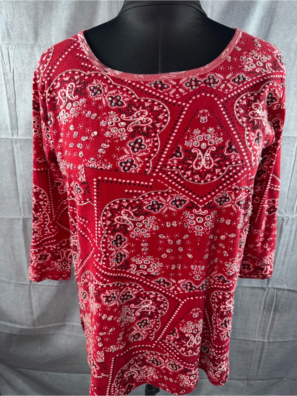2786-70s 80s Wilroy Red Bandana-Print Long Sleeve Tee